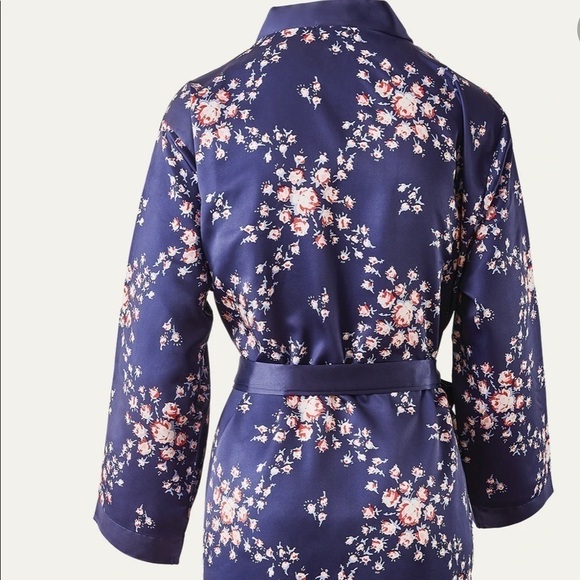 Morgan Lane x fabfitfan Navy Floral Satin Robe size Small/Medium - Picture 9 of 9